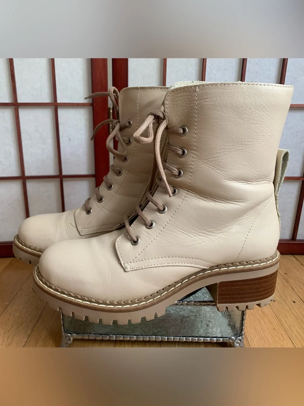 EUC BERTUCHI Bone Leather Lace-Up Side-Zip High Ankle Boots in Size 38/7.5M